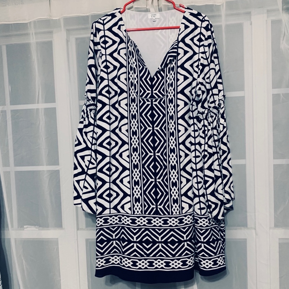 Crown and Ivy XL Navy and White Bell Sleeve Dress